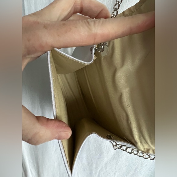 Unbranded Vintage white Clutch with Acrylic Handle. - Picture 8 of 11